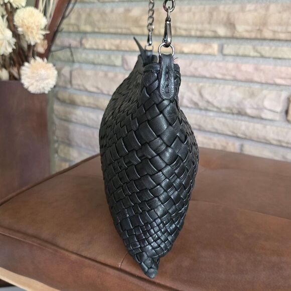 🐢 Falor Black Woven Crossbody Bag with Chain Strap - Picture 9 of 15